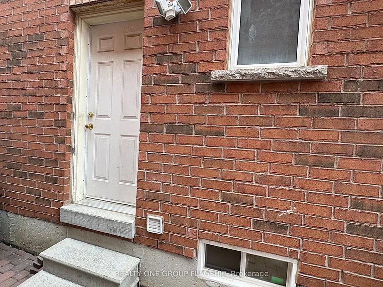 3857 Skyview St #LOWER — Photo 2
