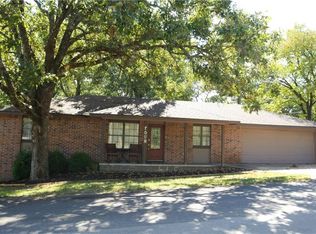4 Thaxted Dr, Bella Vista, AR 72715