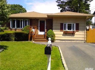 22 Evergreen Ave, Huntington Station, NY 11746