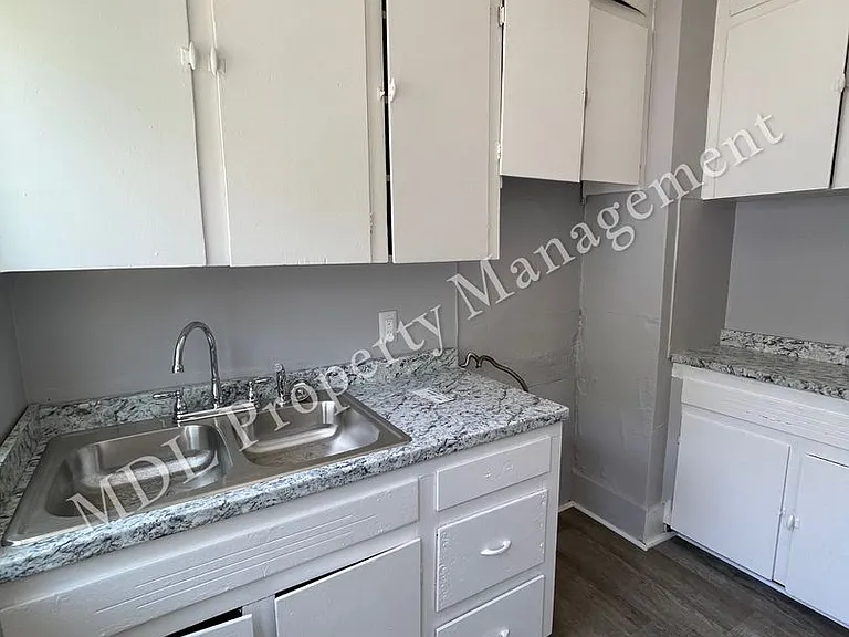 1108 W Holland Ave — Photo 9