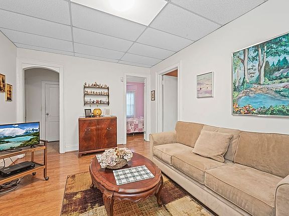 4th image of 187 Bay 26 St