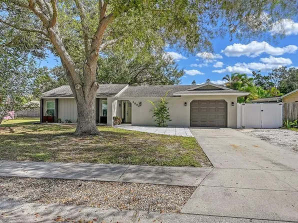 2884 Indianwood Dr, Sarasota, FL 34232