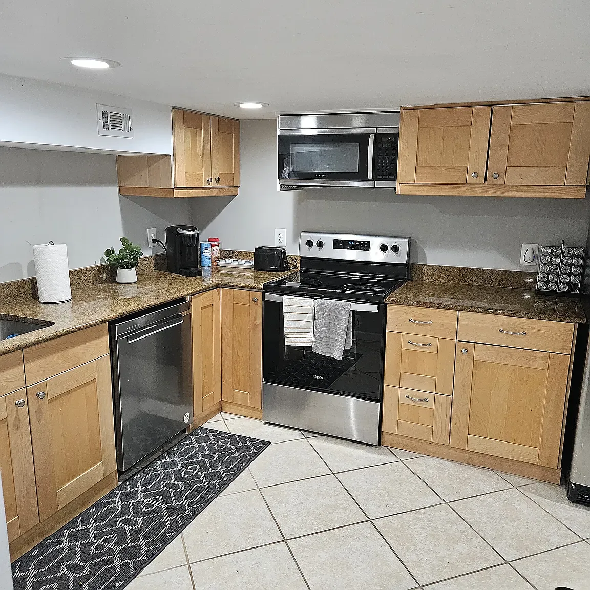 2 bed, 800 sqft, $2,000 — Photo 1