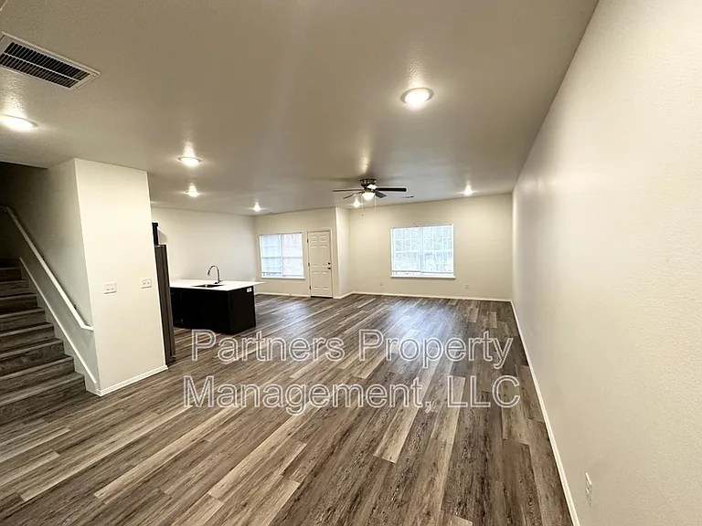 1035 S Benchmark Ln #1 — Photo 2
