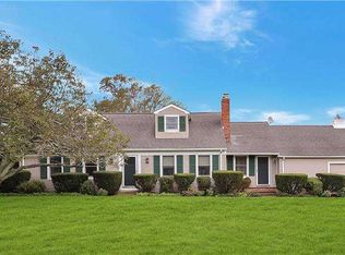 4 Meadow Ln, Blue Point, NY 11715