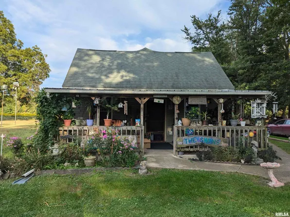 5597 N Woodland Rd, Astoria, IL 61501