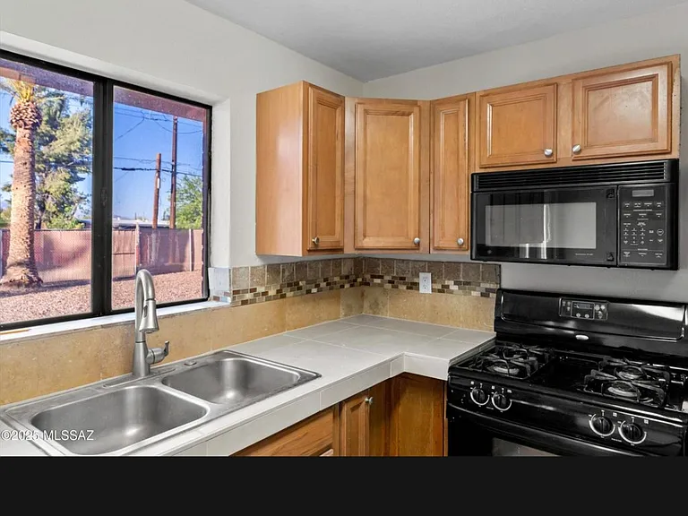 6425 E Calle Dened — Photo 4