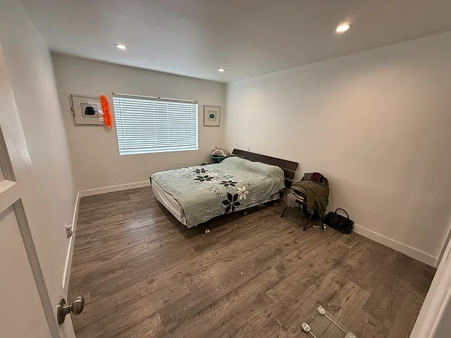 6323 Clybourn Ave — Photo 11