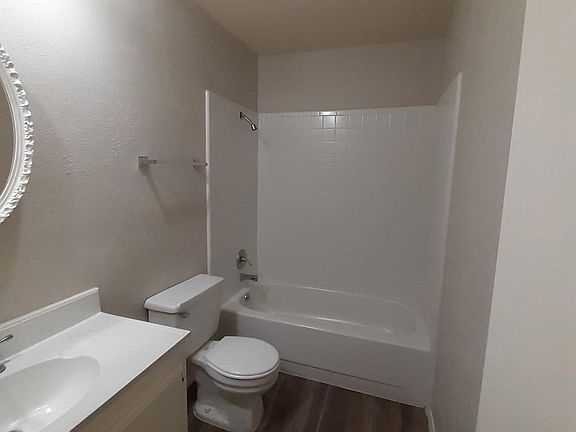 3rd image of 7101 Knight Dr
