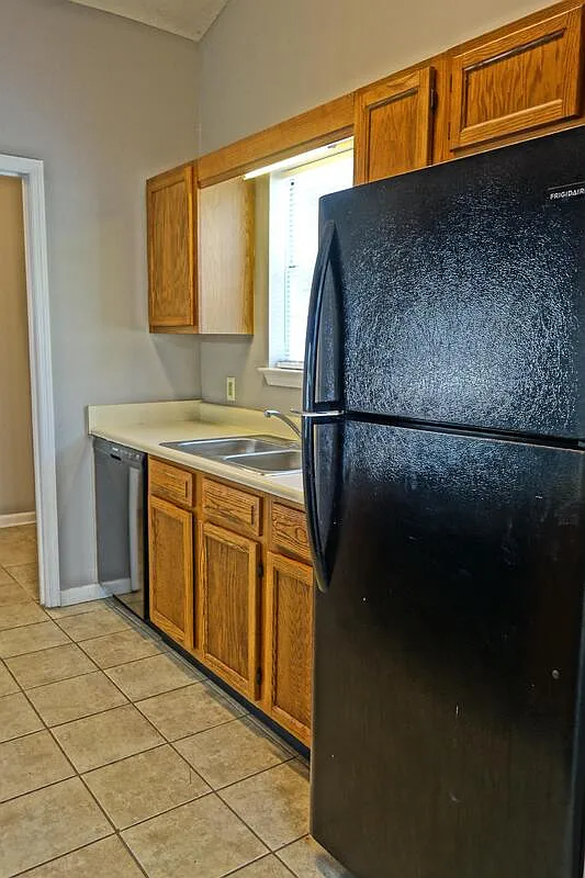 3 bed, 2.0 bath, 1275 sqft, $1,400 — Photo 4