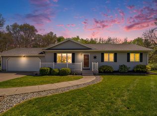 48555 Valley Ct, Paw Paw, MI 49079