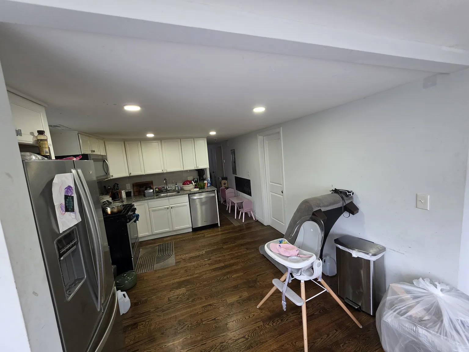4 bed, 1045 sqft, $2,600 — Photo 4