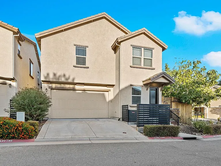 663 Addison Ln — Photo 18