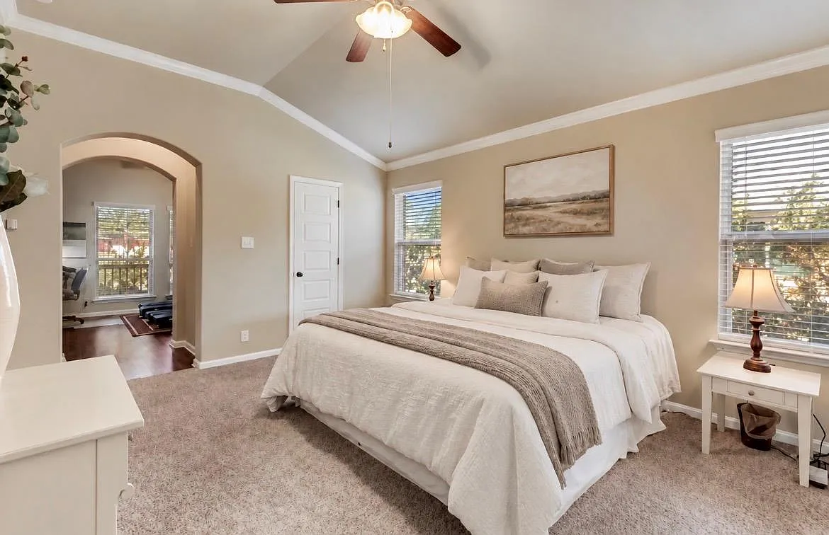 3 bed, 2.0 bath, 1953 sqft, $2,295 — Photo 4