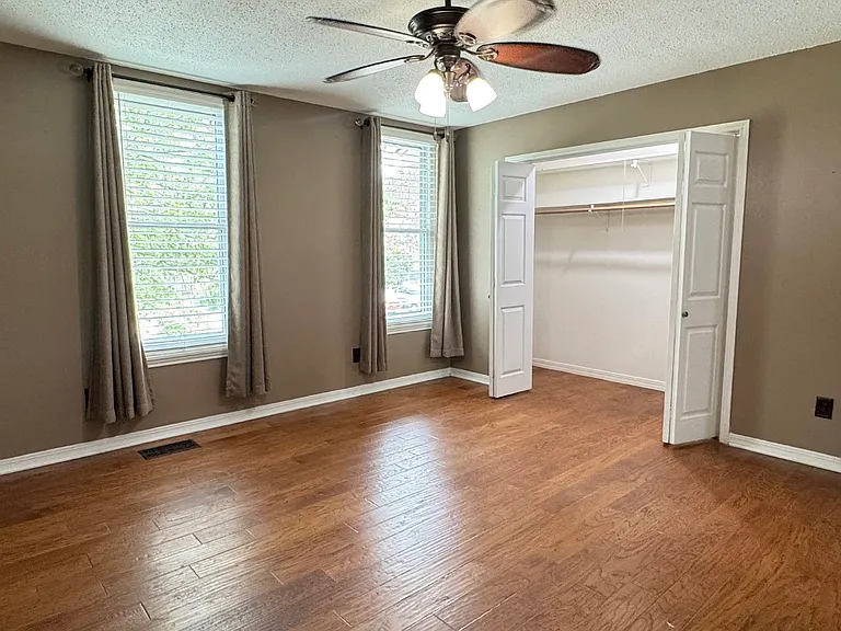 114 Westchase Dr — Photo 12