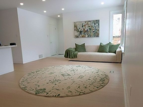 3rd image of 49 Amiens Rd