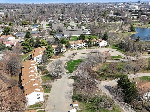 3rd image of 2115 Melrose Dr APT C