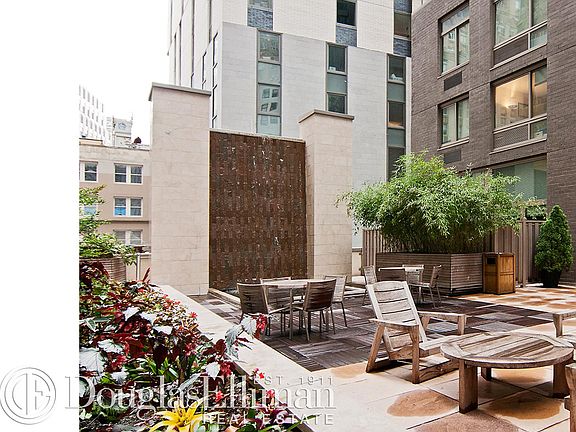 4th image of 2 Gold St APT 1406