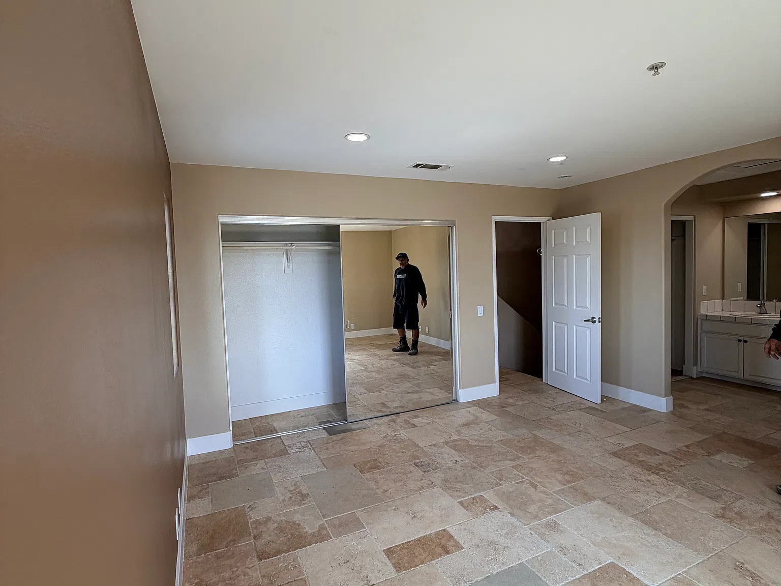 4 bed, 2225 sqft, $5,000 — Photo 3
