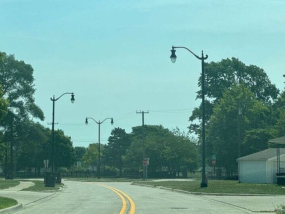 5th image of 18501 Utica Rd