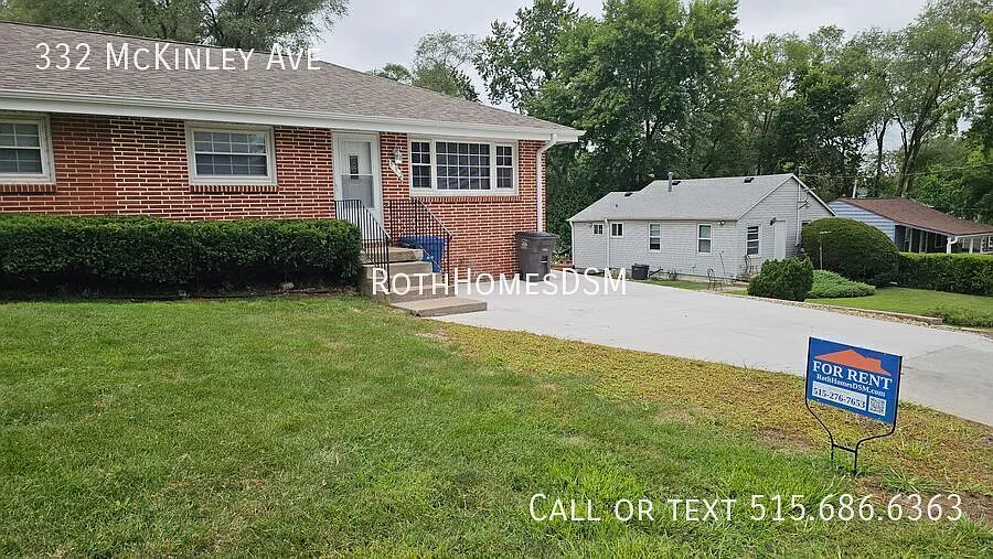 2 Bedroom 1 Bath Duplex with Egress Window in Full Basement — Photo 4