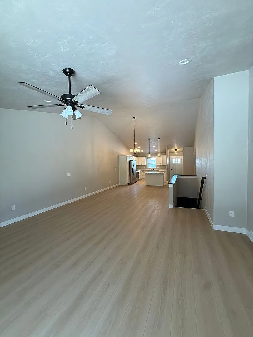 2625 / 2627 Lawerence Lane — Photo 4