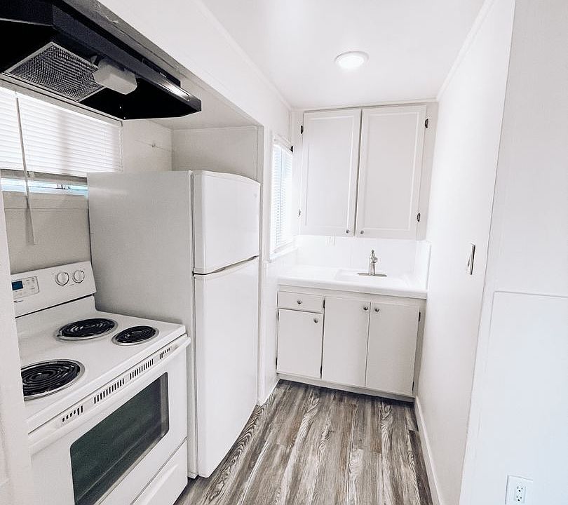 1st image of 25-31 W 53rd St #27A