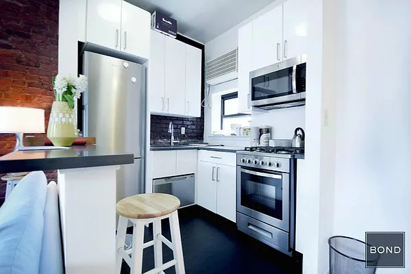 Rented by Bond New York | media 10