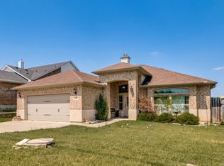 529 NE 5th St, Grand Prairie, TX 75050
