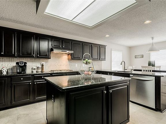 3rd image of 1207 Normandy Dr