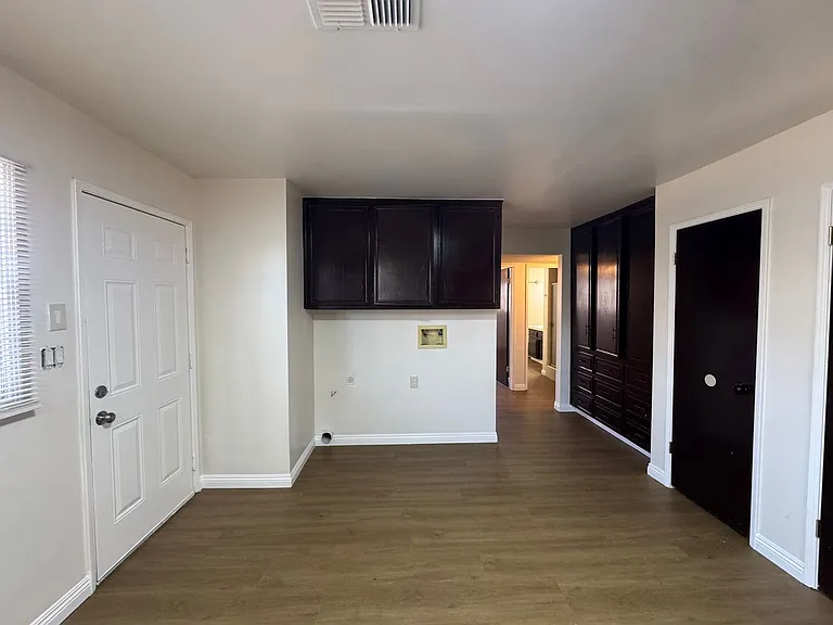 210 Douglas St — Photo 3