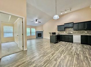 1805 Glenn Hendren Dr, Liberty, MO 64068