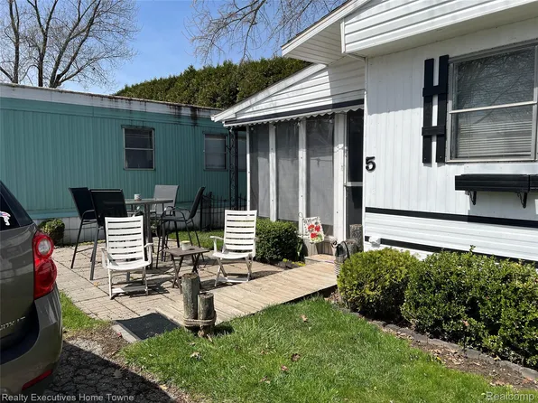 5767 Main St, Lexington, MI 48450