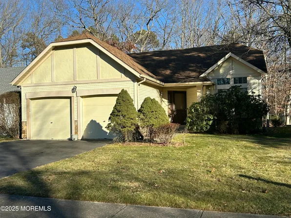 16 Waverly Lane, Jackson, NJ 08527