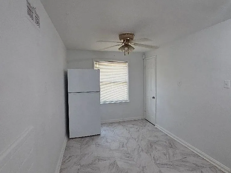 1816 N Hanley Rd — Photo 4