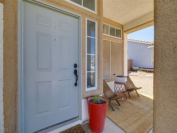 4th image of 716 Canyon Country Cir