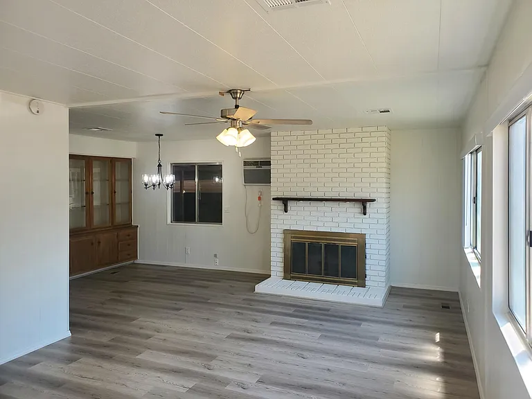 2945 N Queen St — Photo 10