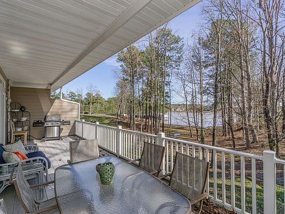 3rd image of 122 Sandy Cove Dr