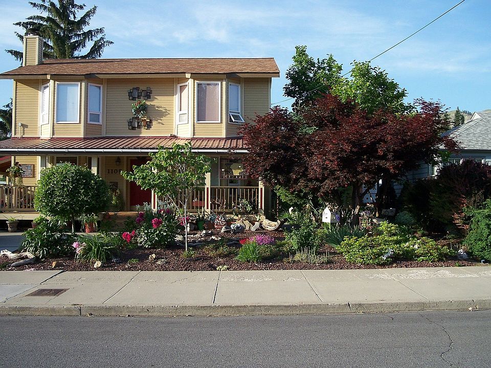 Front of house (faces north)