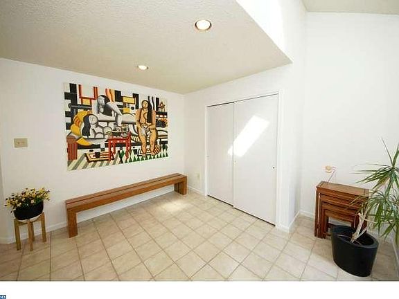 4th image of 5 Margaret Ct