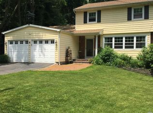 6 Spruce Ct, Huntington, NY 11743