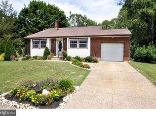 102 Carlton Dr, Cinnaminson, NJ 08077