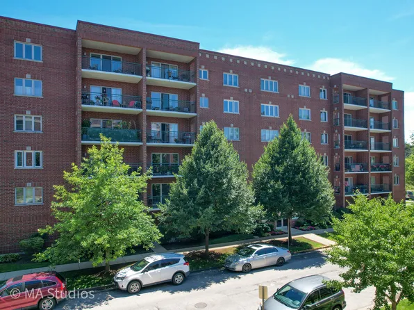 1325 Perry St APT 402, Des Plaines, IL 60016