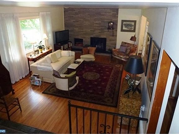 5th image of 7 Pinecrest Dr