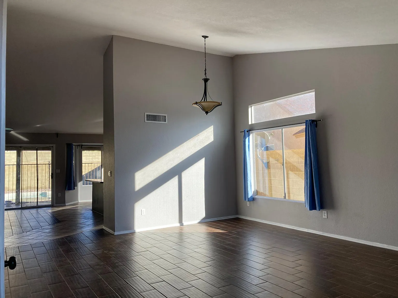 925 N Starling Dr — Photo 3