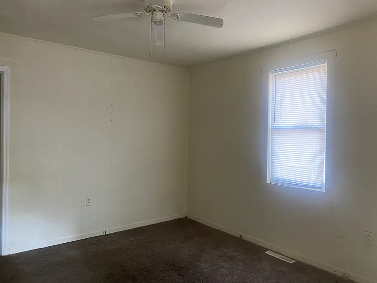 513 Alexander Cir — Photo 5