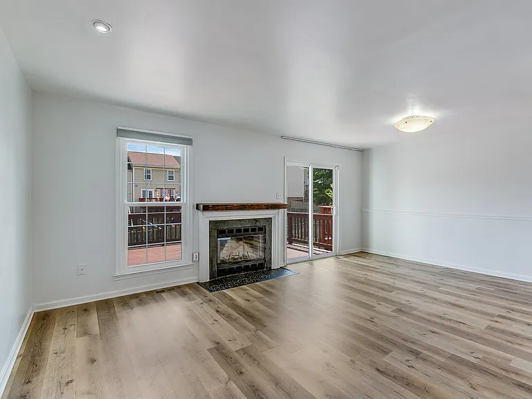 1806 Glendale Ln — Photo 25