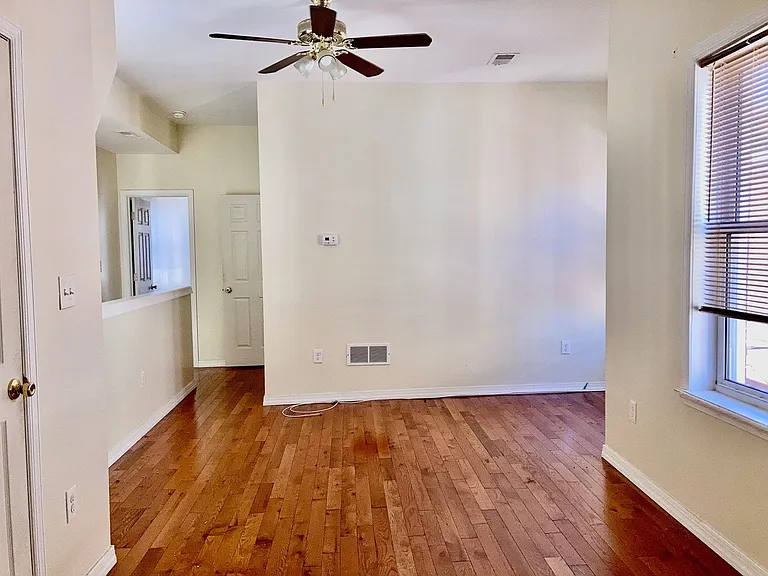 767 S 4th St — Photo 1