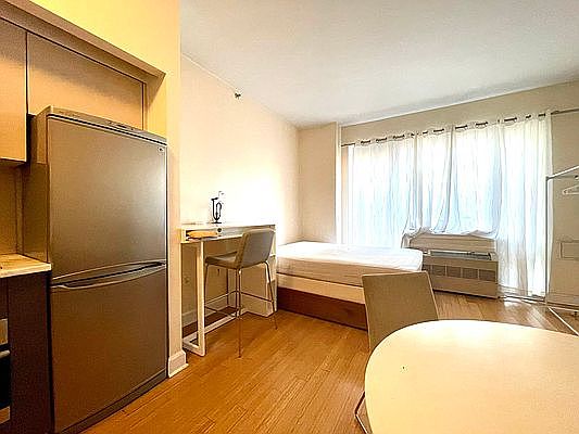 1st image of 505 W 47th St #1EN