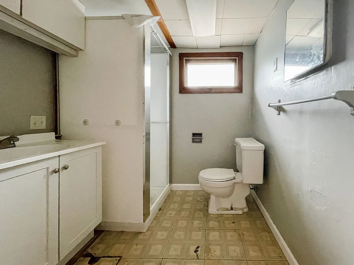 Building Photo - 925 W Willard St